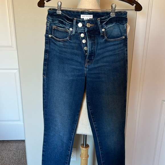 GOOD AMERICAN straight leg compression jeans size 2/26